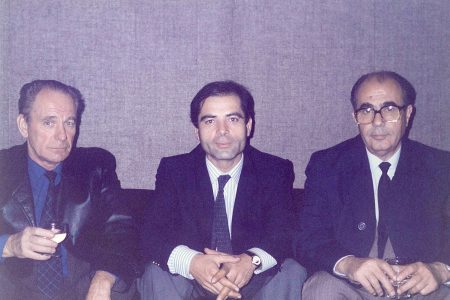 El autor en 1988, flanqueado a su derecha por Vladímir Nikoláievich Koval y a su izquierda por Georgi Vladímirovich Zhigálov, presidente de Sovrybflot.